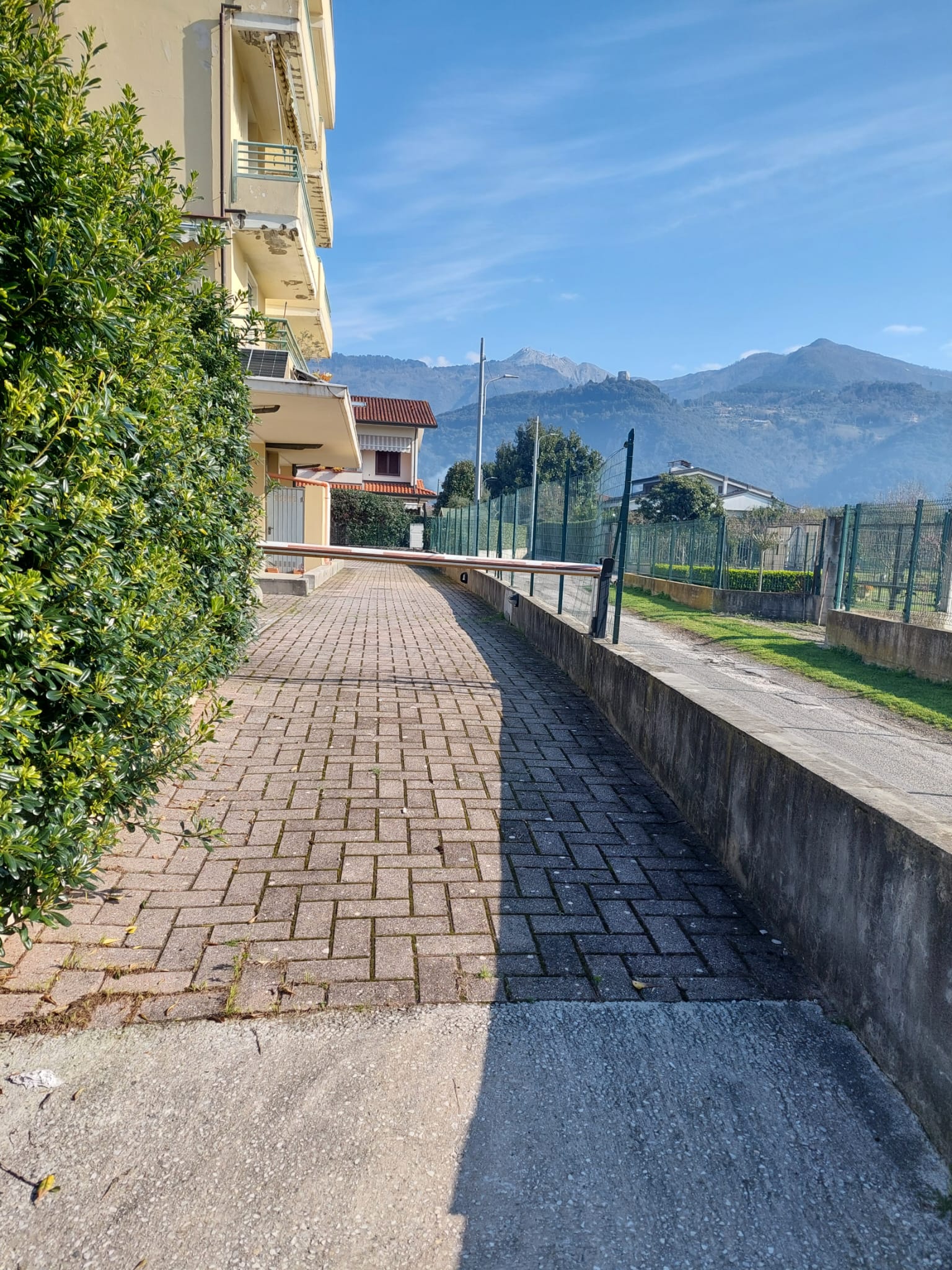 Appartamento Ristrutturato con 3 Camere Vicino alla Spiaggia a Montignoso