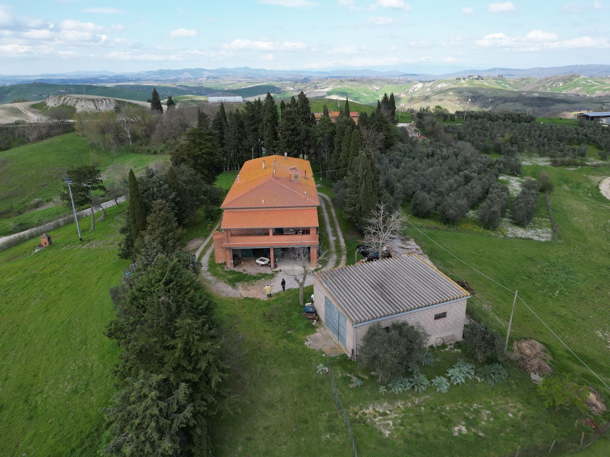 Crete Senesi grande fattoria