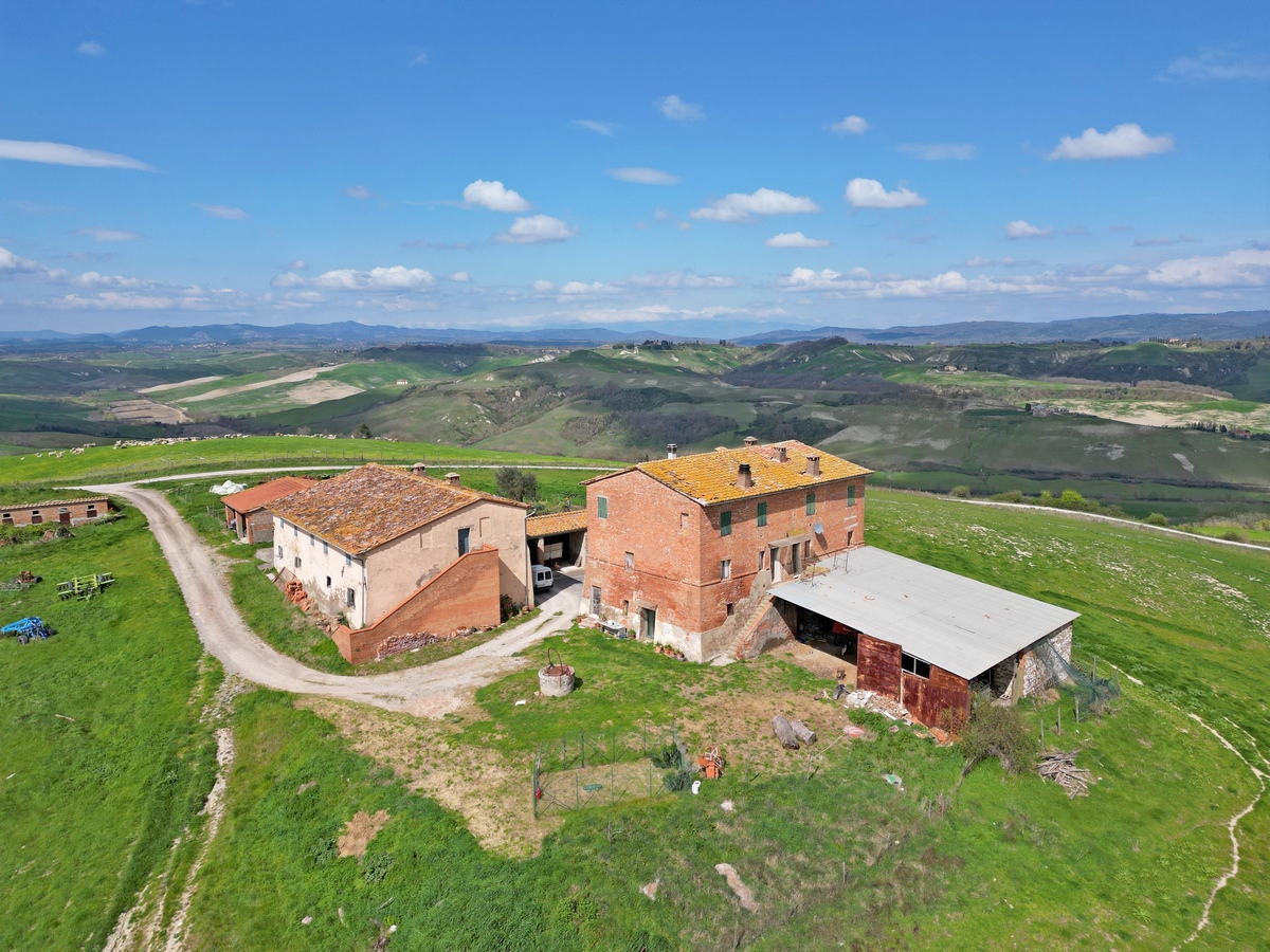 Crete Senesi grande fattoria
