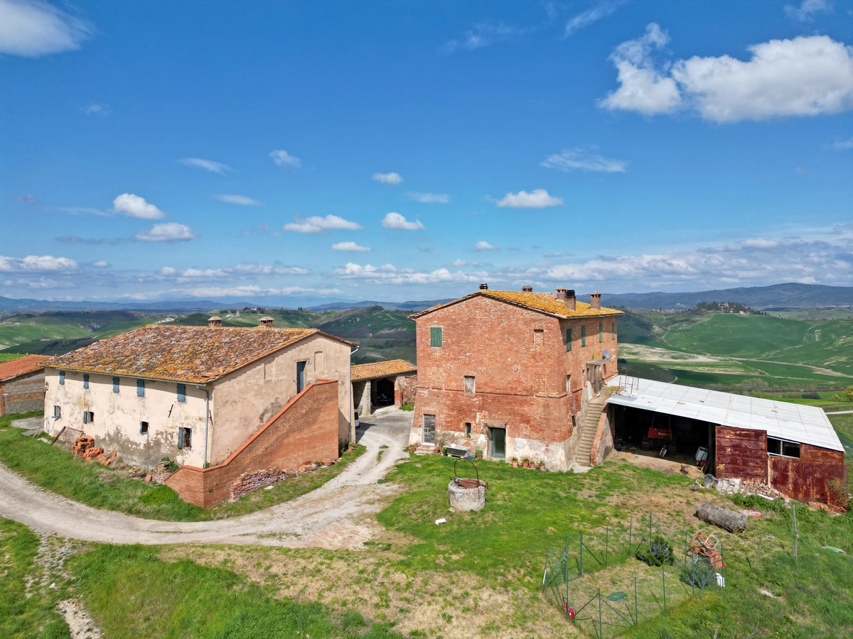 Crete Senesi grande fattoria