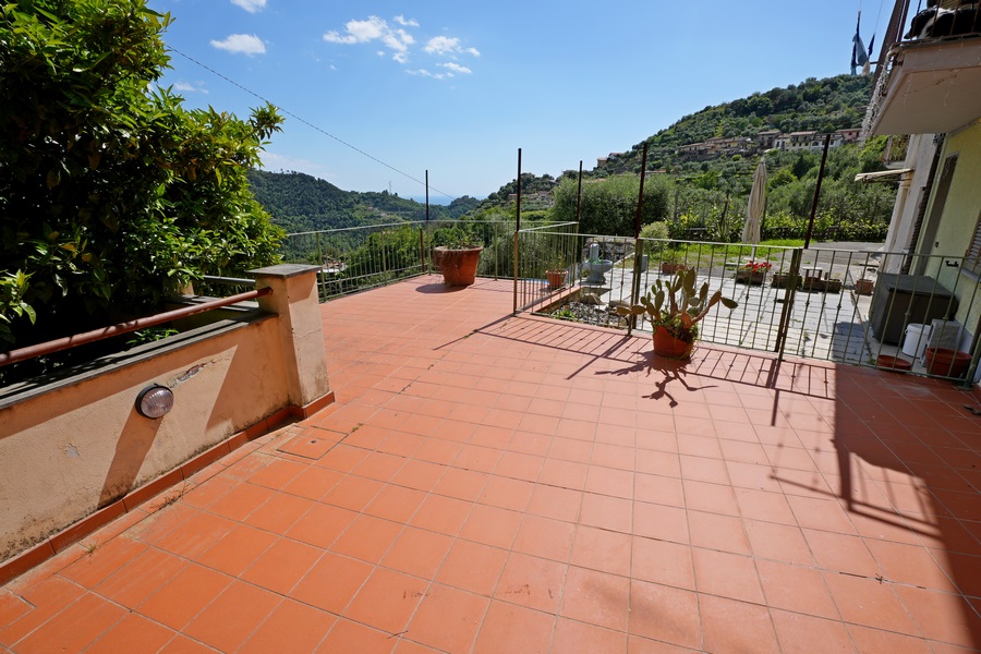 Casa grande con vista mare a Montignoso