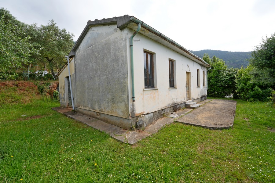 Renovierungsbedürftiges Häuschen mit Meerblick in Strettoia