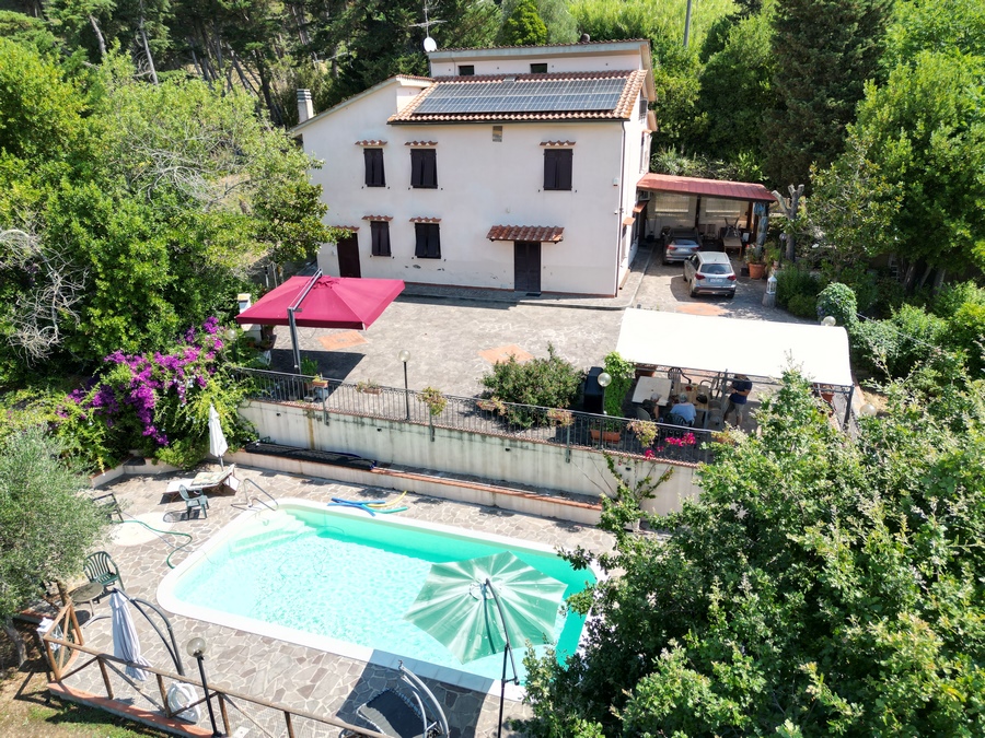 Landhaus mit Pool bei Gabbro