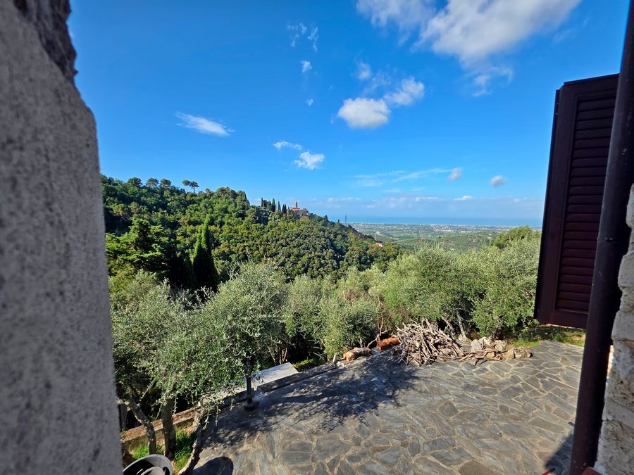 Casale con vista mare a Camaiore