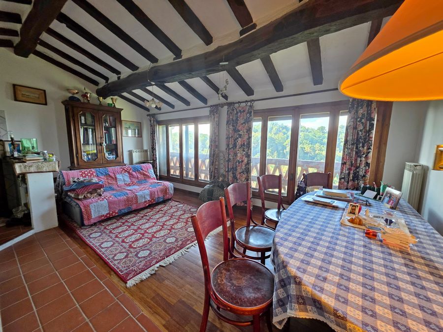 Casale con vista mare a Camaiore