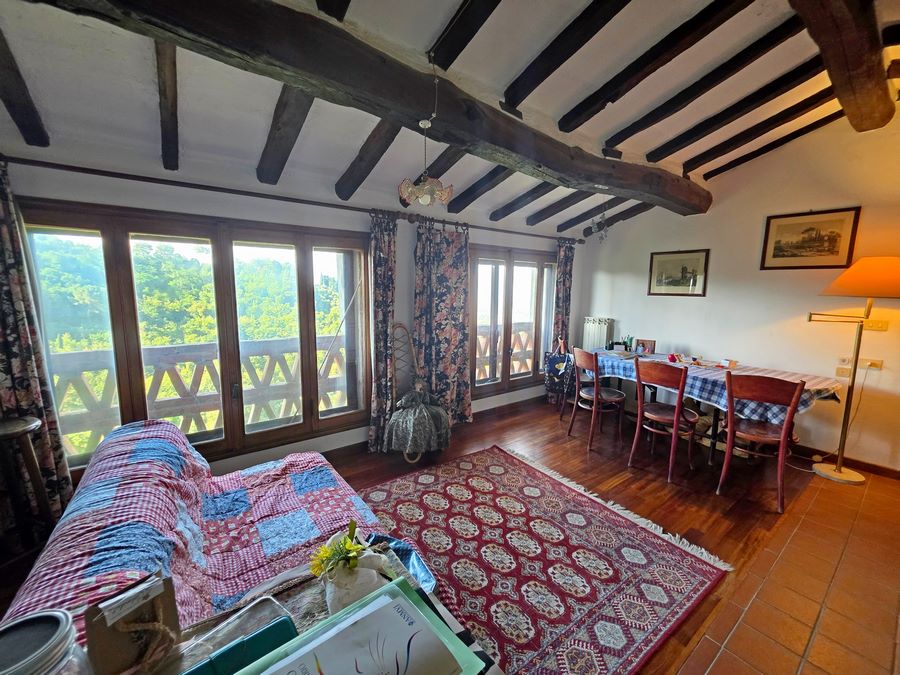 Casale con vista mare a Camaiore