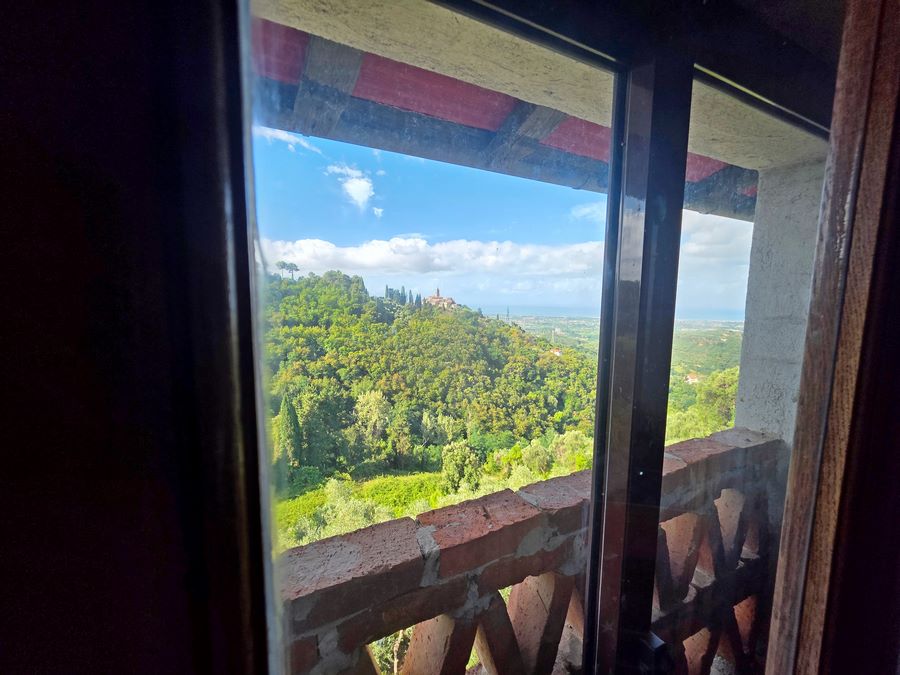 Casale con vista mare a Camaiore