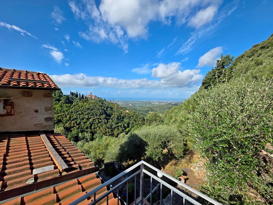 Casale con vista mare a Camaiore