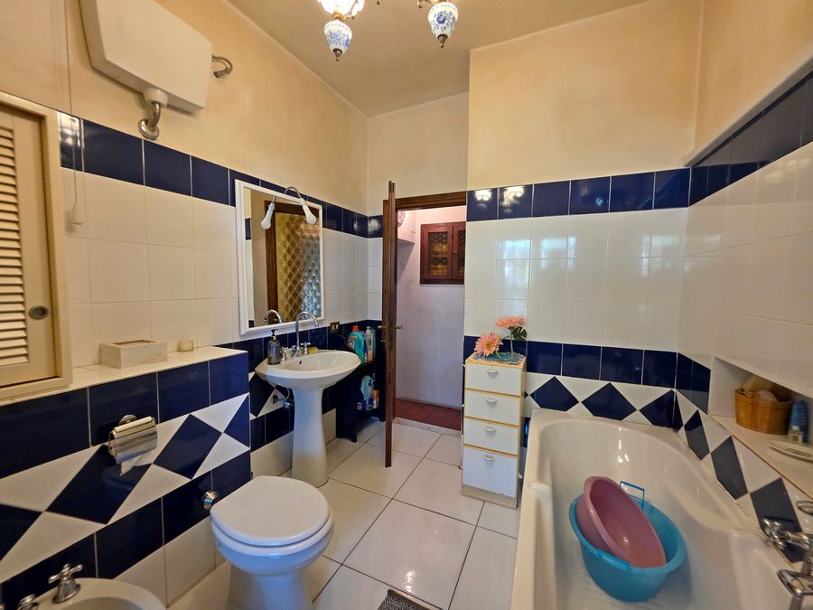 Casale con vista mare a Camaiore