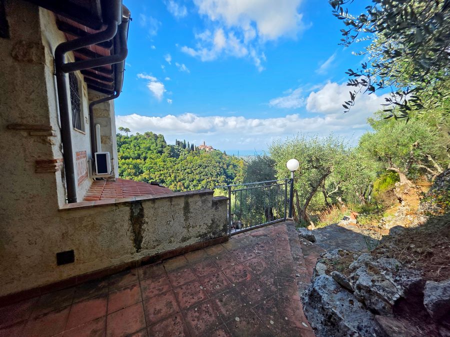Casale con vista mare a Camaiore