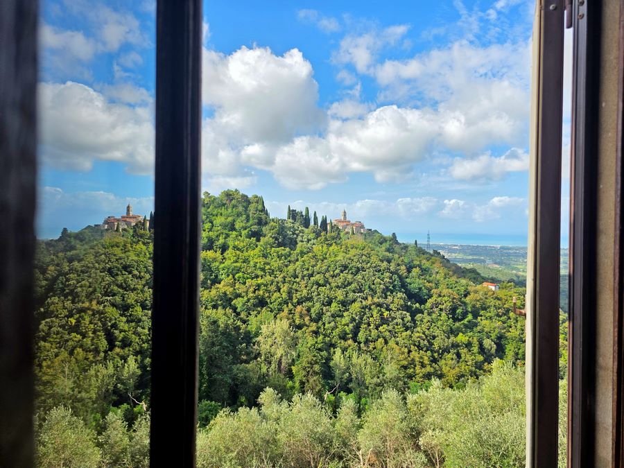 Casale con vista mare a Camaiore