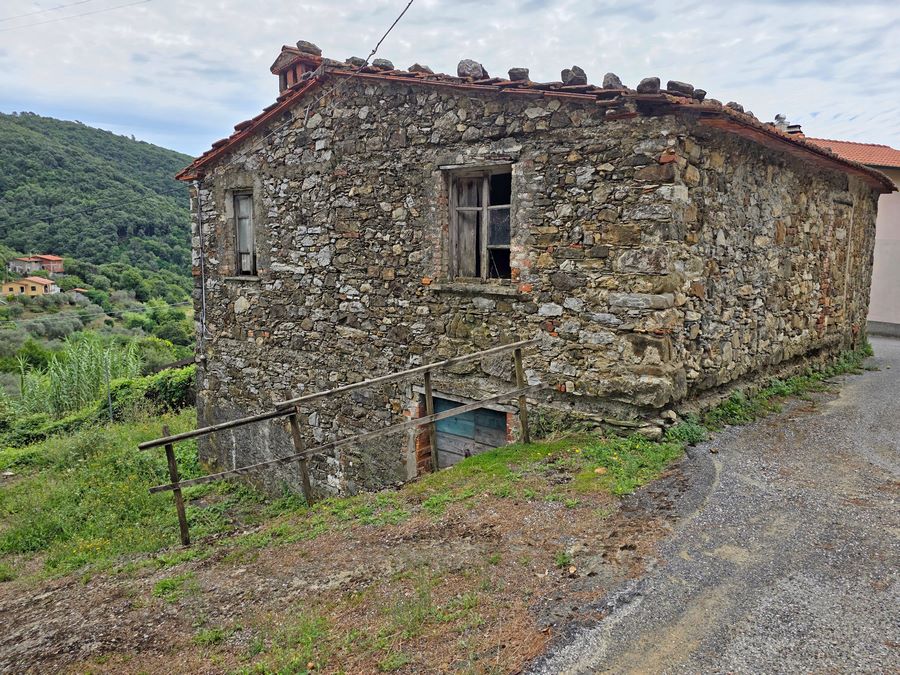 Renoviertes Steinhaus bei Fosdinovo