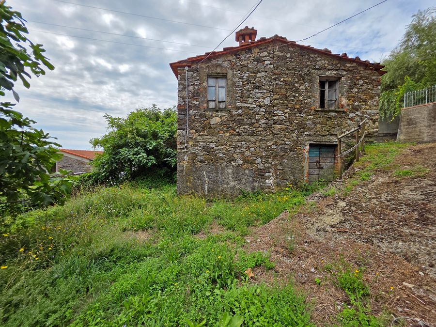 Renoviertes Steinhaus bei Fosdinovo