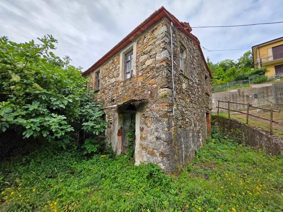 Renoviertes Steinhaus bei Fosdinovo