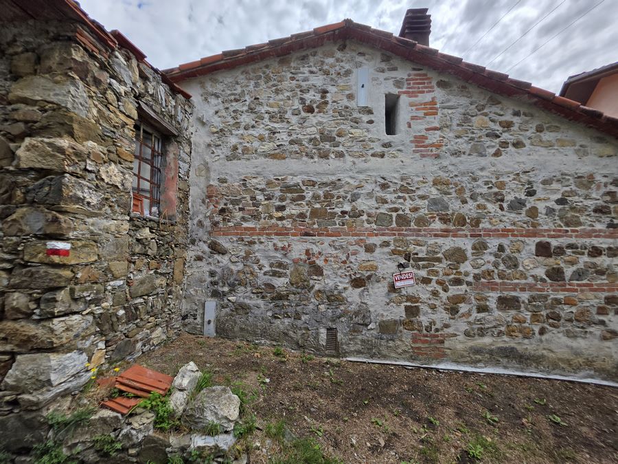 Renoviertes Steinhaus bei Fosdinovo