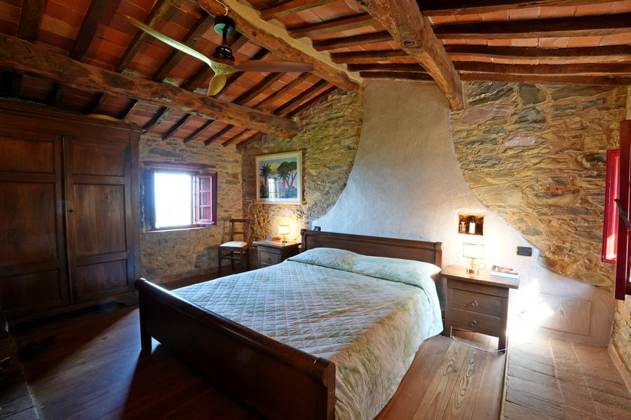 Clear antique restored stone house with sea view near Stiava