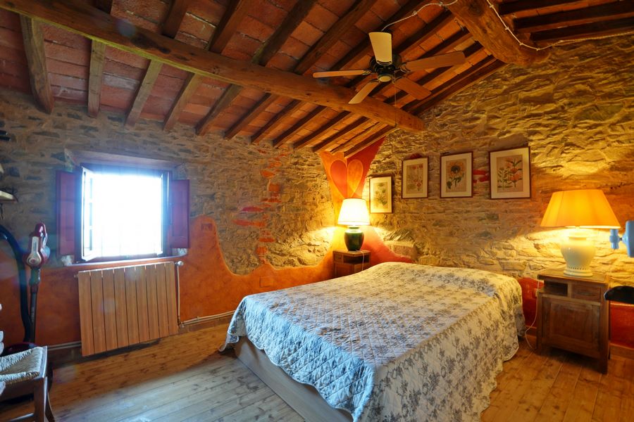 Clear antique restored stone house with sea view near Stiava