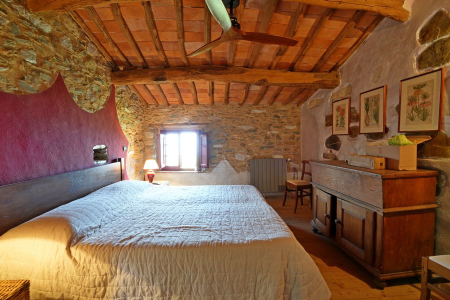 Clear antique restored stone house with sea view near Stiava