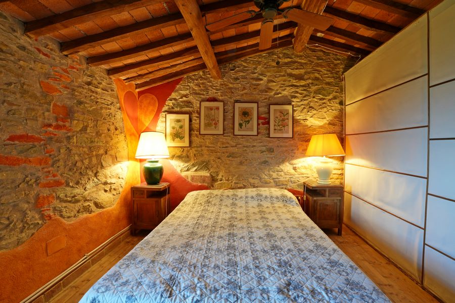 Clear antique restored stone house with sea view near Stiava