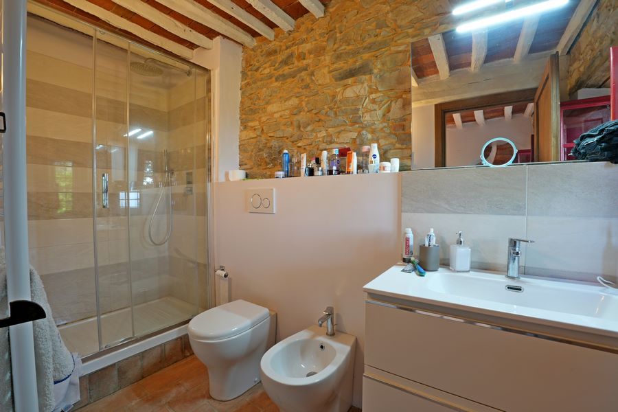 Clear antique restored stone house with sea view near Stiava