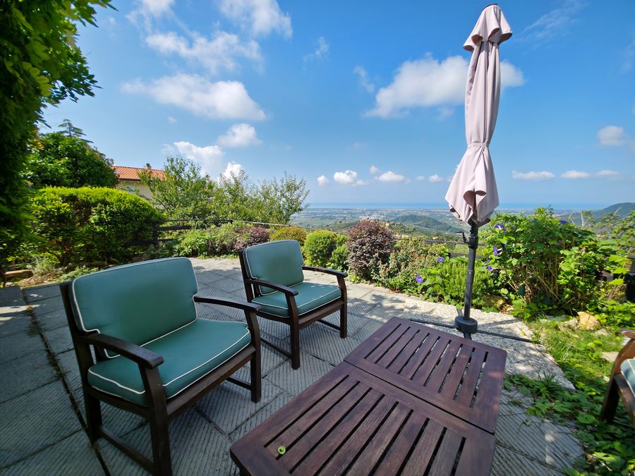 Clear antique restored stone house with sea view near Stiava