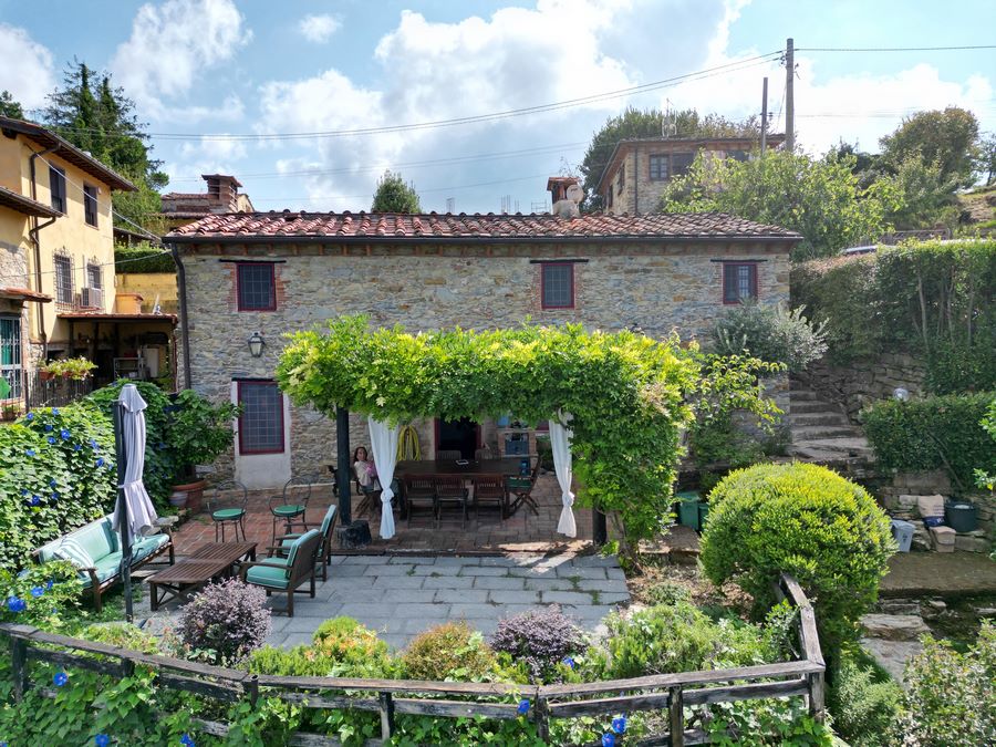 Clear antique restored stone house with sea view near Stiava