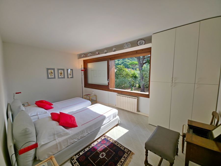 Esclusiva Villa Toscana con Vista Mare Panoramica e Uliveto in Versilia