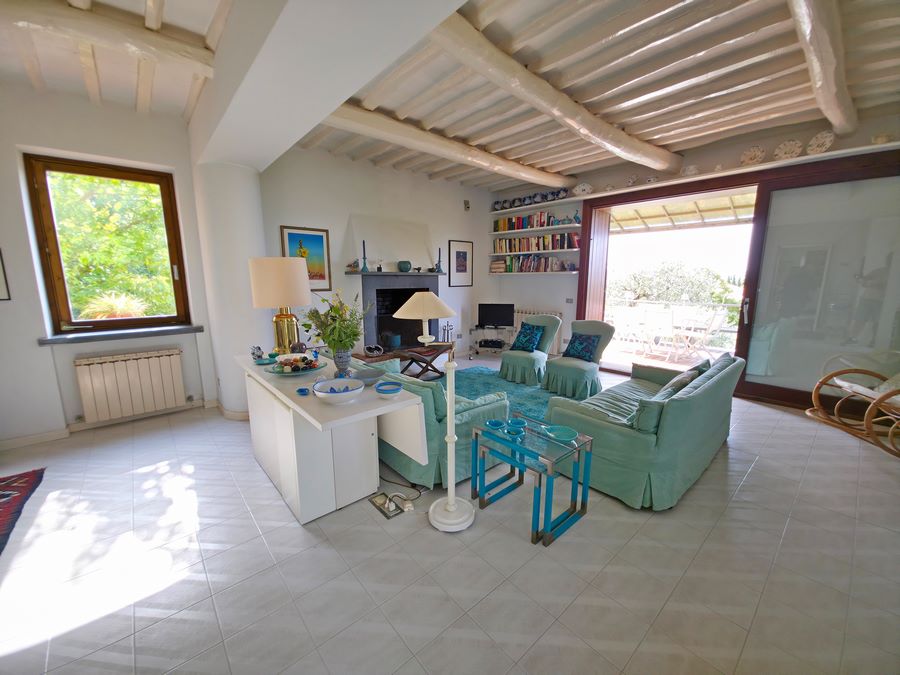 Esclusiva Villa Toscana con Vista Mare Panoramica e Uliveto in Versilia