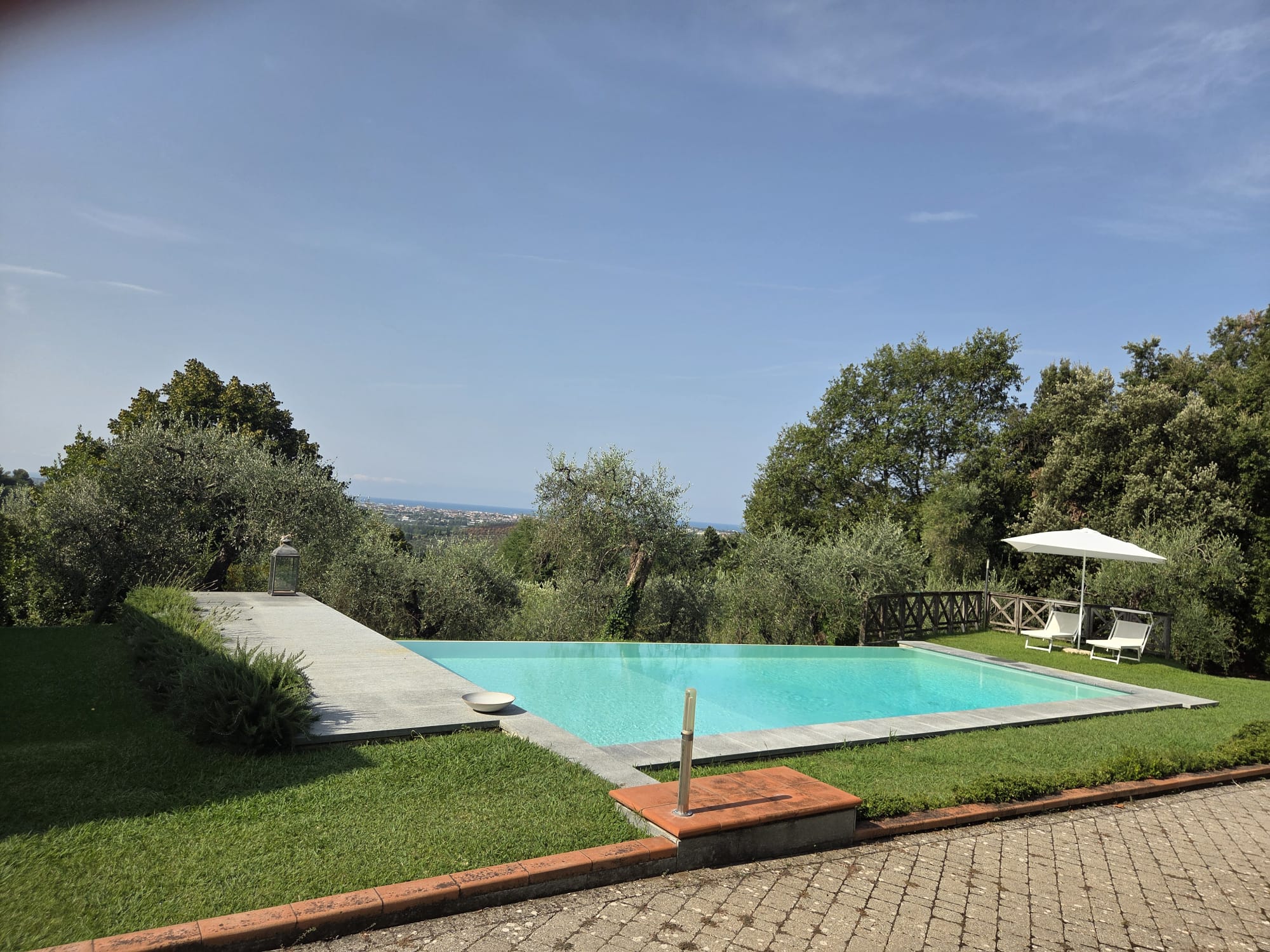 Esclusiva Villa Toscana con Vista Mare Panoramica e Uliveto in Versilia