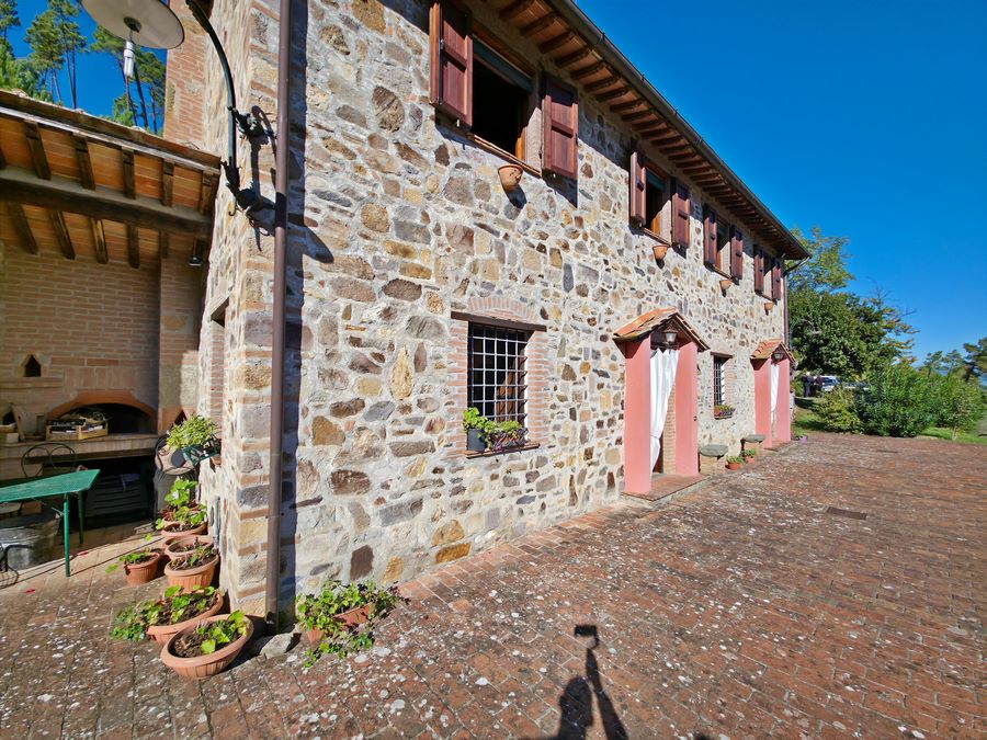 Farmhouse with pool in a dominant position – for nature lovers who love seclusion