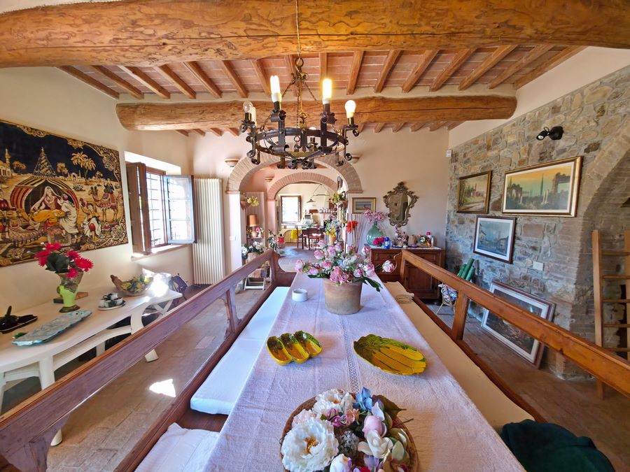 Farmhouse with pool in a dominant position – for nature lovers who love seclusion