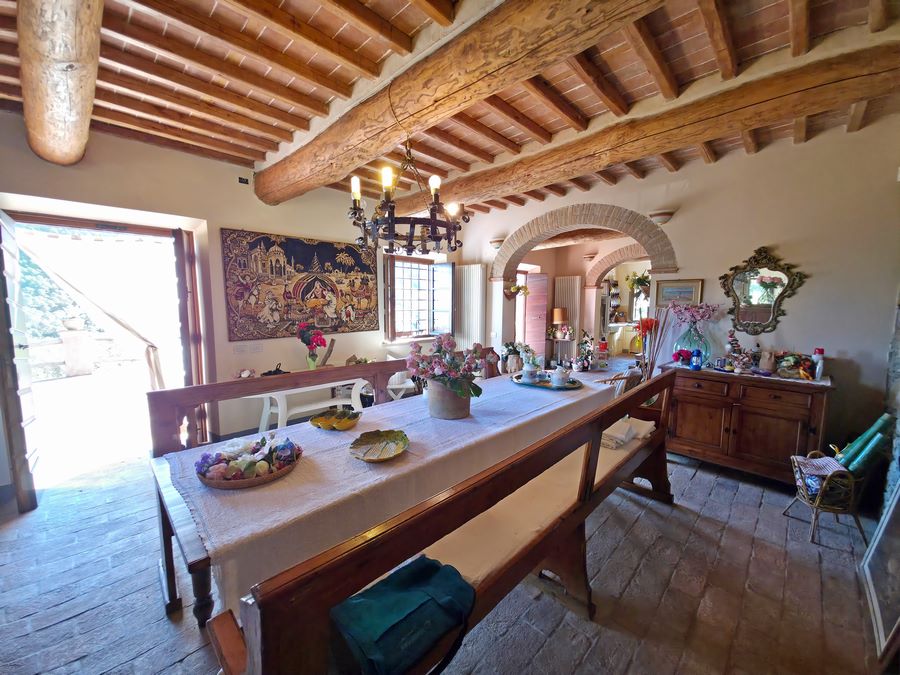 Farmhouse with pool in a dominant position – for nature lovers who love seclusion