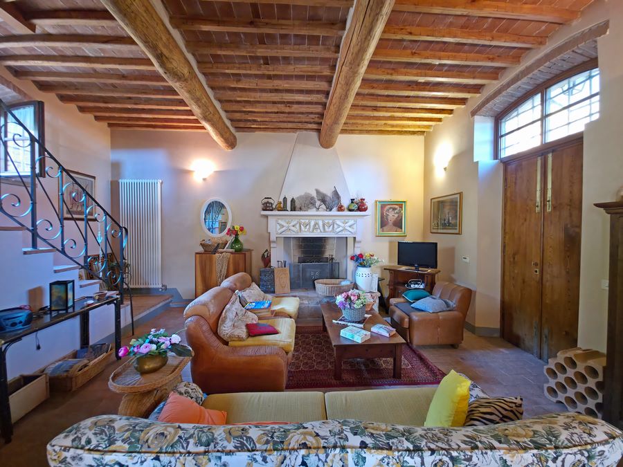Farmhouse with pool in a dominant position – for nature lovers who love seclusion