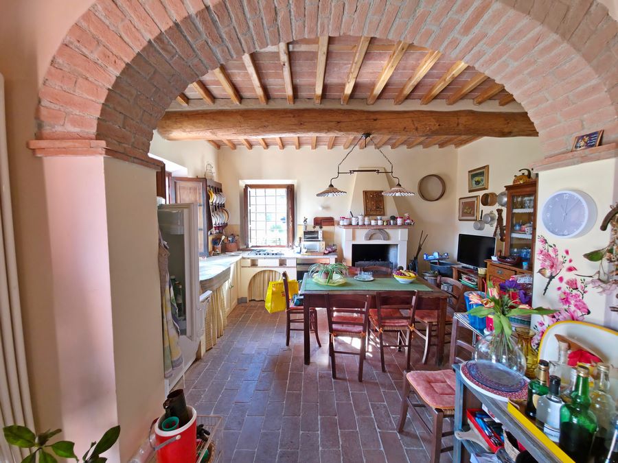 Farmhouse with pool in a dominant position – for nature lovers who love seclusion