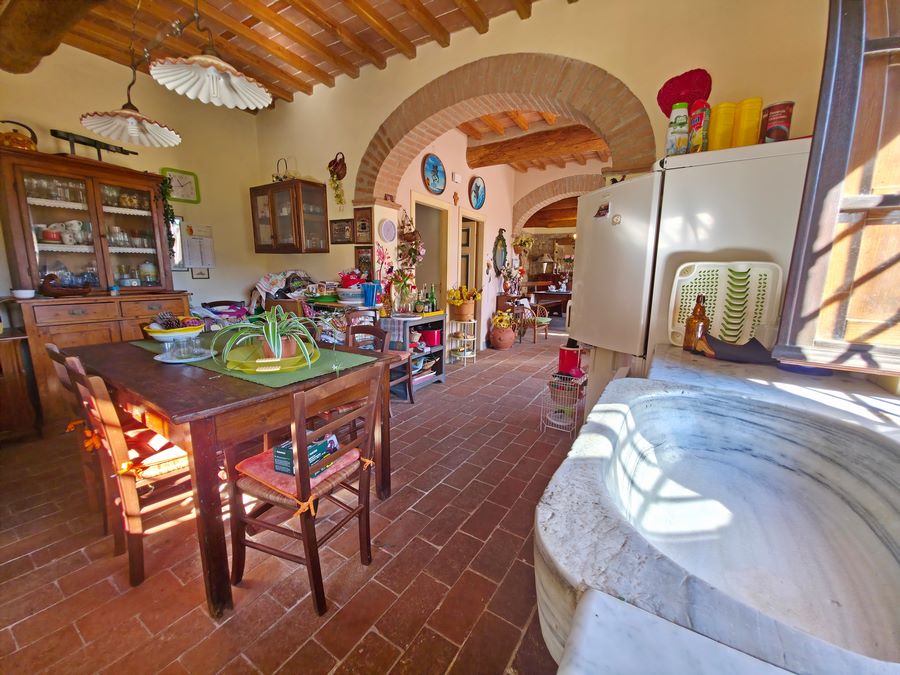 Farmhouse with pool in a dominant position – for nature lovers who love seclusion