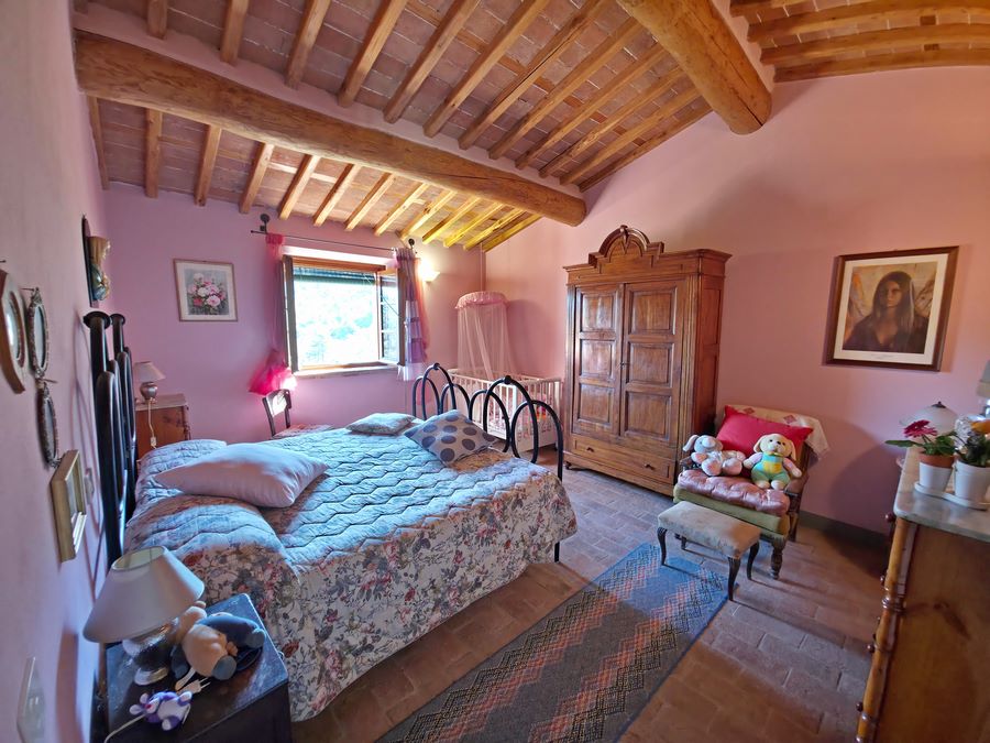 Farmhouse with pool in a dominant position – for nature lovers who love seclusion