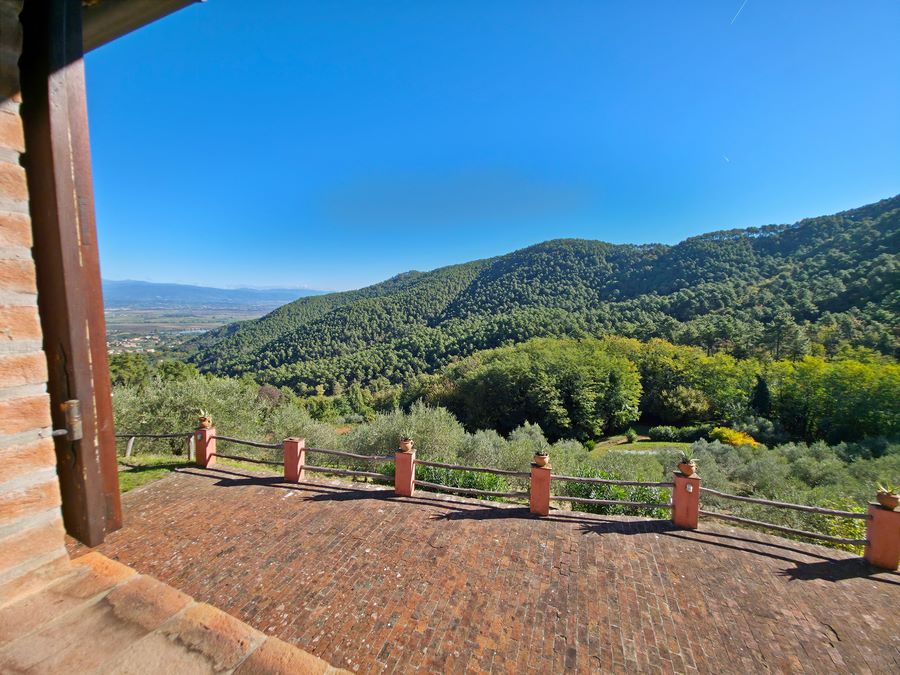 Farmhouse with pool in a dominant position – for nature lovers who love seclusion