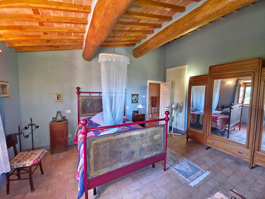 Farmhouse with pool in a dominant position – for nature lovers who love seclusion