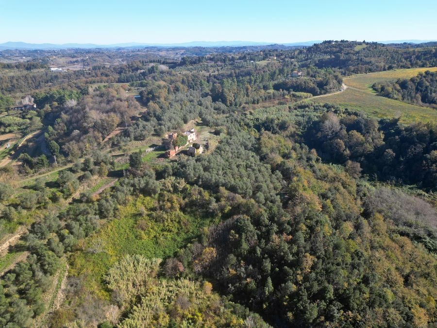 Na totální renovaci ex vila a stáje s pozemkem u San Miniata