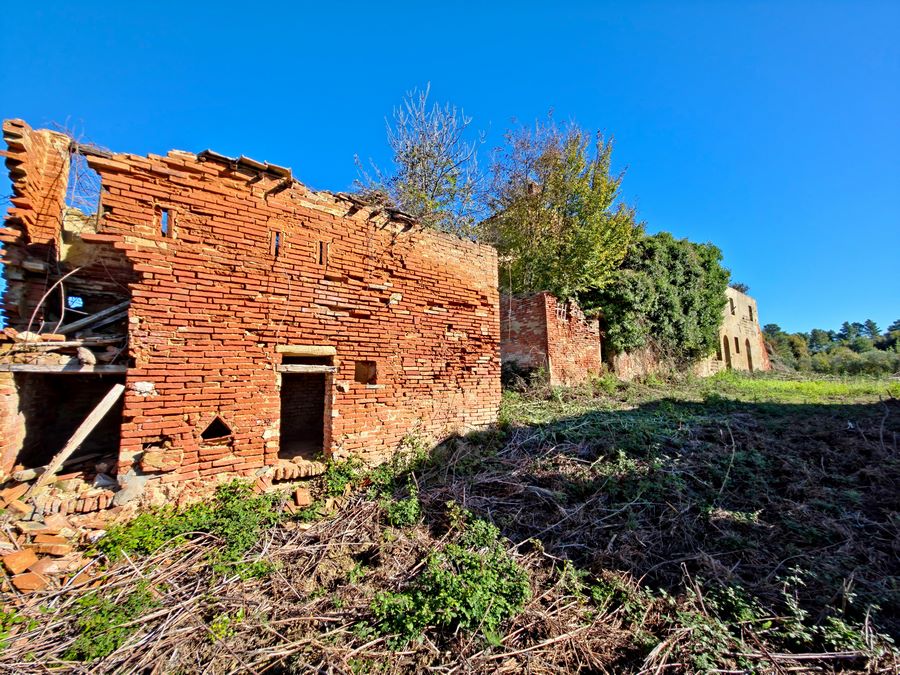 Na totální renovaci ex vila a stáje s pozemkem u San Miniata