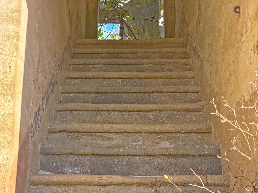 Na totální renovaci ex vila a stáje s pozemkem u San Miniata