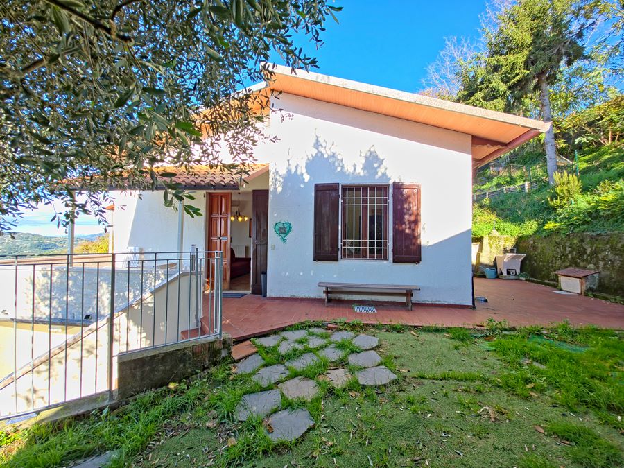Casa con vista mare e giardino a Montigiano - Massarosa