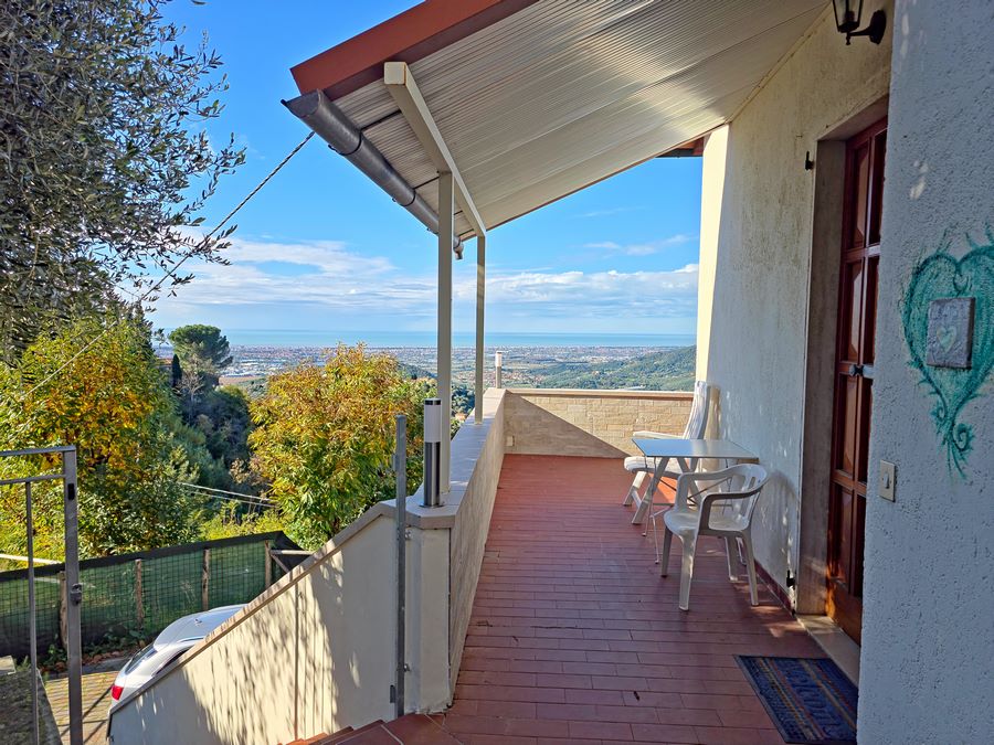 Casa con vista mare e giardino a Montigiano - Massarosa