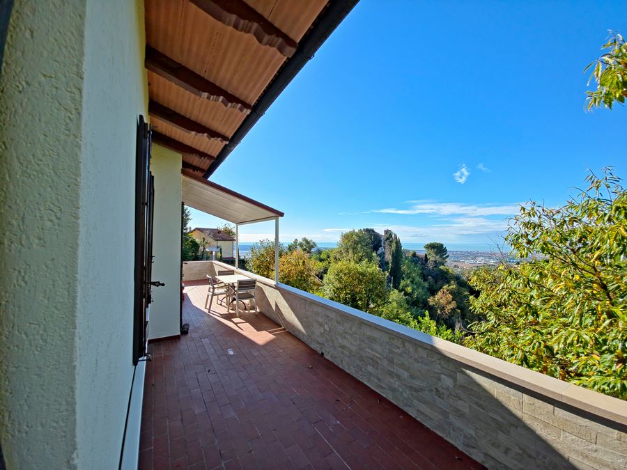 Casa con vista mare e giardino a Montigiano - Massarosa