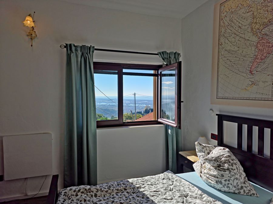 Rustikales Mittelhaus mit Meerblick und Garten