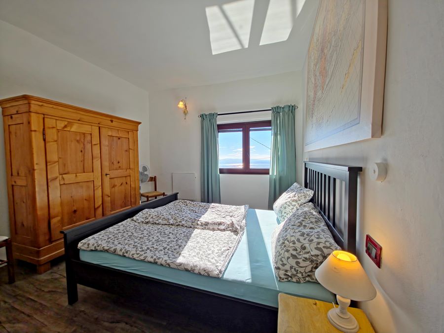 Rustikales Mittelhaus mit Meerblick und Garten