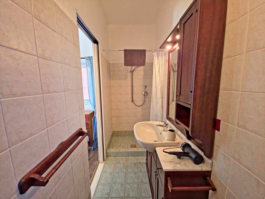 Rustikales Mittelhaus mit Meerblick und Garten