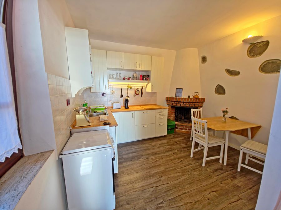 Rustikales Mittelhaus mit Meerblick und Garten