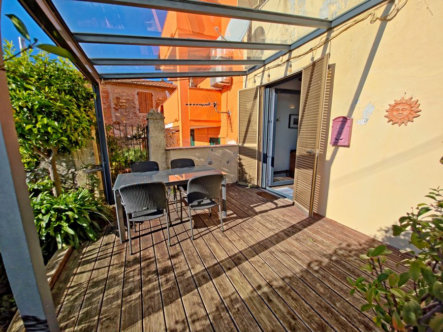 Rustikales Mittelhaus mit Meerblick und Garten