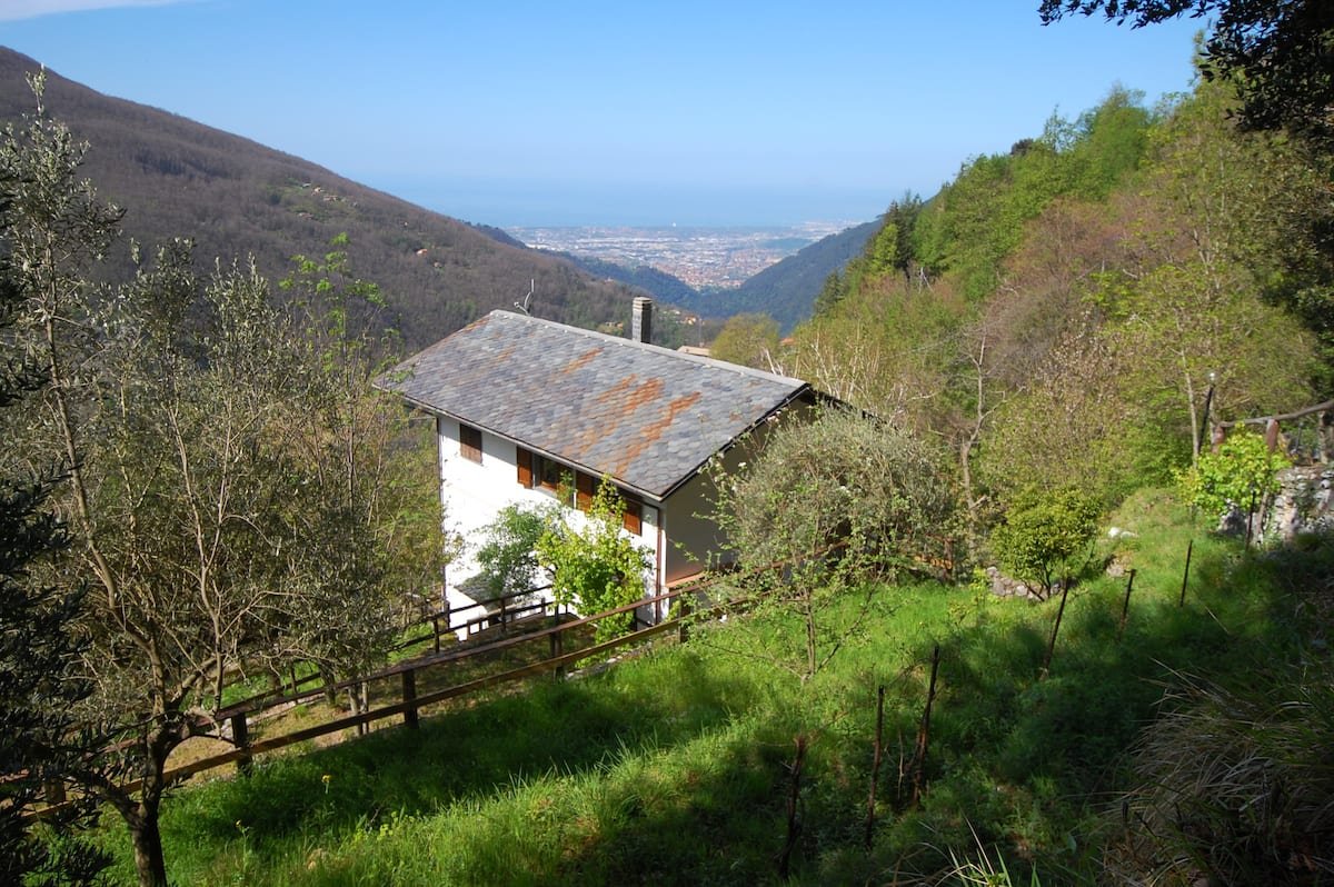 Casa Isolata con Vista Mare e Montagna – Vicino a Massa (Toscana)